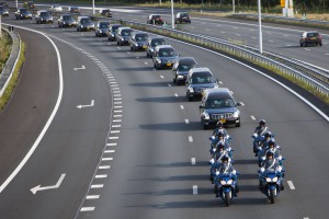 Convoy_of_MH-17_victims_on_the_highway